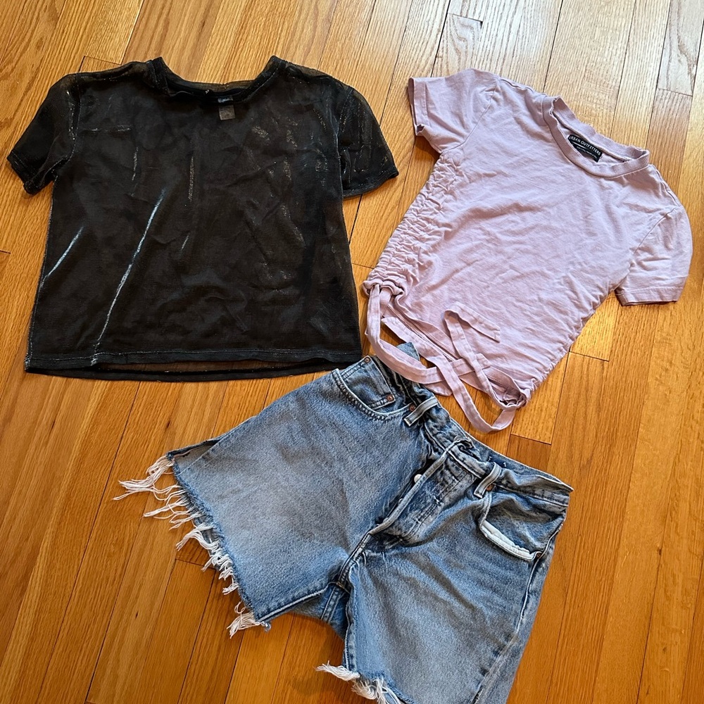 Lot of 3 Items Size 0/XS Womens Teens Clothes Jeans  Shorts Lee Shirts Urban Out